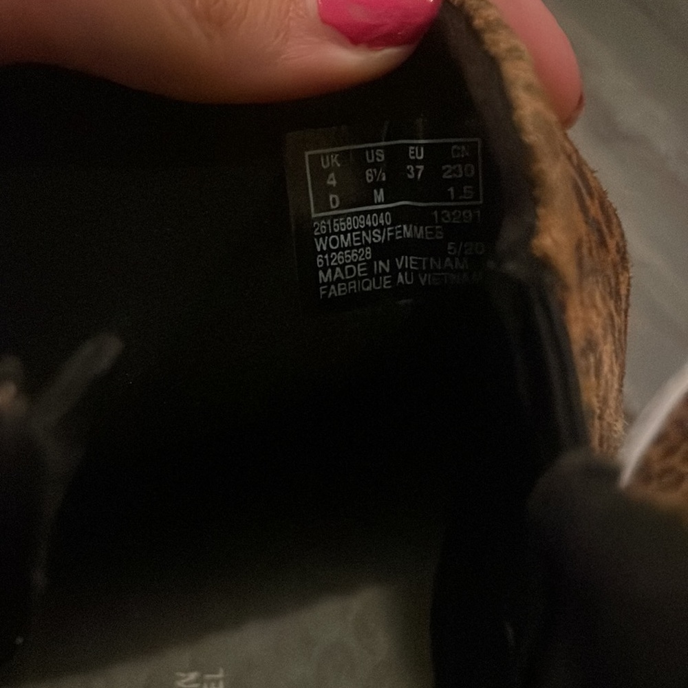 Clarks Cheetah Print Sneaker Size 6 1/2 women’s - Picture 5 of 5